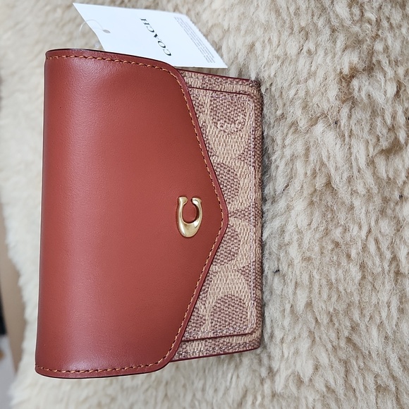NWT Coach Colorblock Wyn Small Signature Leather Wallet 🤎🎁♥️ - Picture 3 of 16